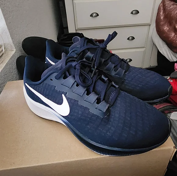 Nike Air Zoom Pegasus 37 - Picture 2 of 8